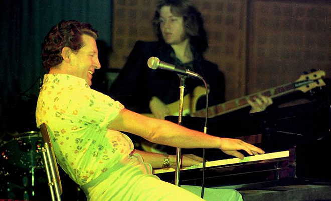 jerry lee lewis 1977, american piano player, pianist, singer, songwriter, middle aged