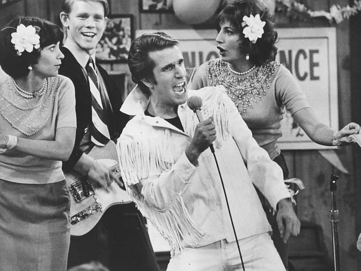 henry winkler 1976, happy days cast, arthur fonzarelli, the fonze, fonzie, american actors, ron howard, richie cunningham, cindy williams, shirley feeney, penny marshall, laverne difazio, american actresses, laverne and shirley, baby boomer television