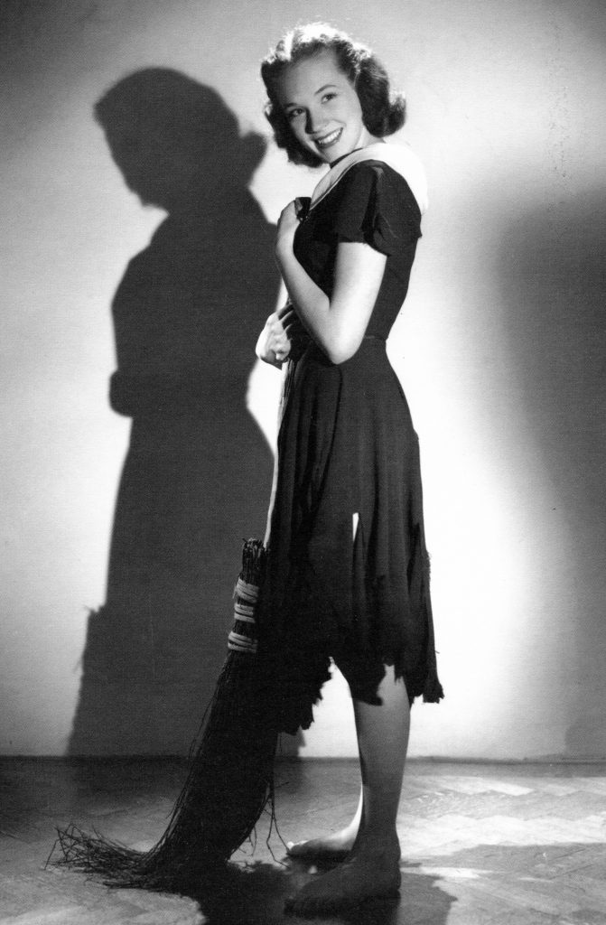 julie andrews, younger, 1940s, 1950s, english actress, british american actress, singer