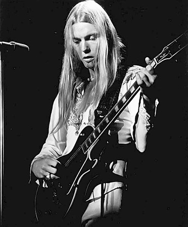 gregg allman 1975, american r and b musician, southern rock music, rock guitarist, keyboardist, the allman brothers band, rock songwriter, grammy awards, hit singles, im no angel, my only true friend, midnight rider, gregg allman younger, 