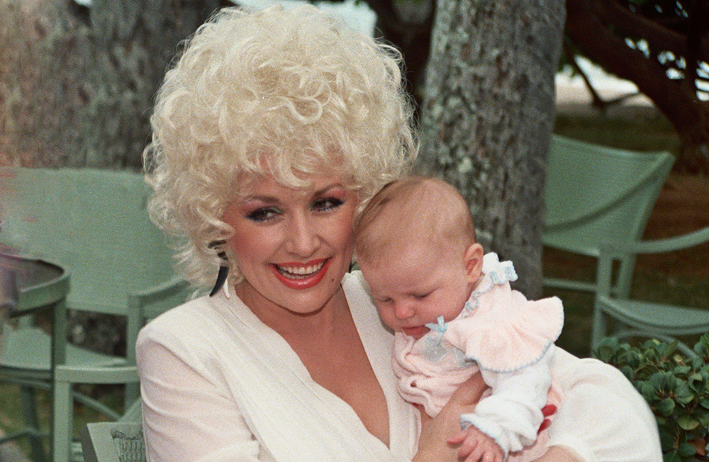 dolly parton 1983, american singer, country music singer, younger