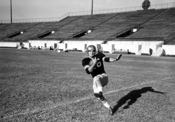 burt reynolds 1954, florida state university, football halfback, american actor, younger years