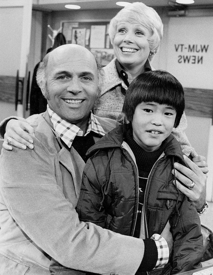 gavin macleod 1975, american actor, 1970s sitcoms, 1970s television series, 1970s tv shows, the mary tyler moore show, murray slaughter, marie slaughter, joyce bulifant, michael higa