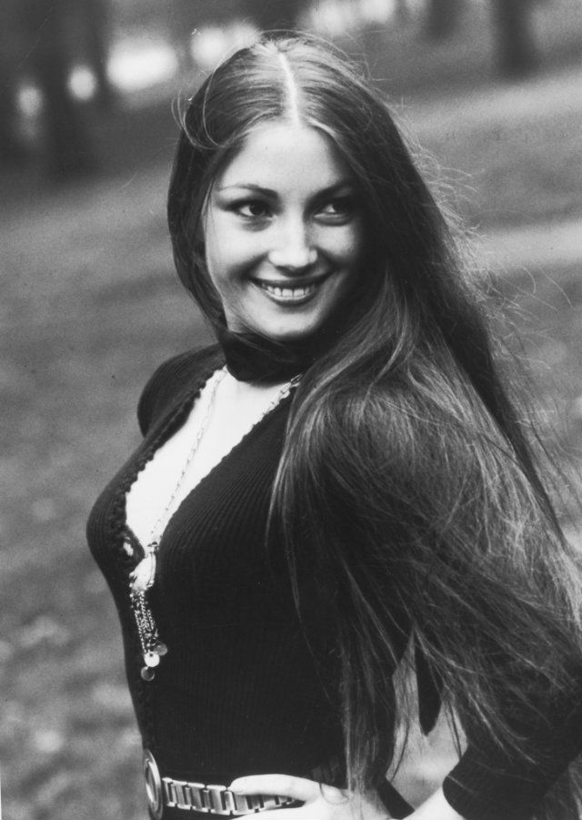 jane seymour 1973, english actress, james bond movies, live and let die, bond girl, solitaire, american actress, 1970s movies