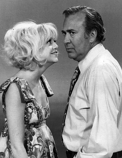 carl reiner 1970, goldie hawn, american actors, comedians, 1970s television series, rowan and martins laugh in, guest stars, younger