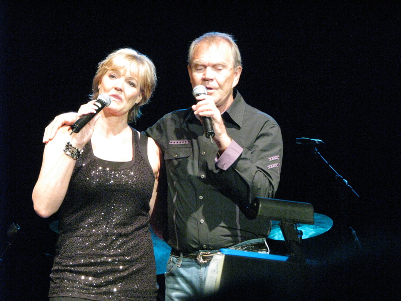 glen campbell, daughter debbie campbell, 2009 concert, senior citizen, septuagenarian