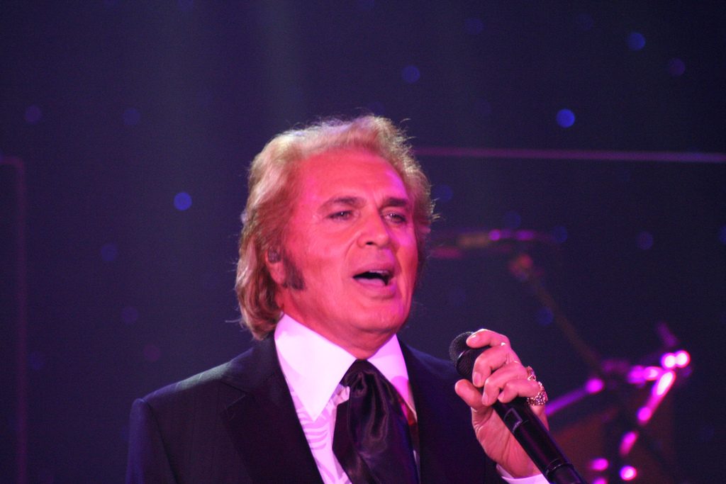 engelbert humperdinck 81, 2009, arnold dorsey, born in british india, english singer, love songs, crooner, release me, there goes my everything, the last waltz, a man without love, after the lovin, tv show host, the engelbert humperdinck show, born octogenarian, septuagenarian, senior citizen, celebrity birthday, may 2 birthday, born may 2 1936