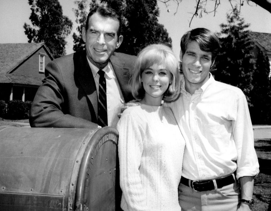 fred macmurray, my three sons 1967, don grady as robbie douglas, tina cole as katie miller, 1960s television series, 1960s tv sitcoms