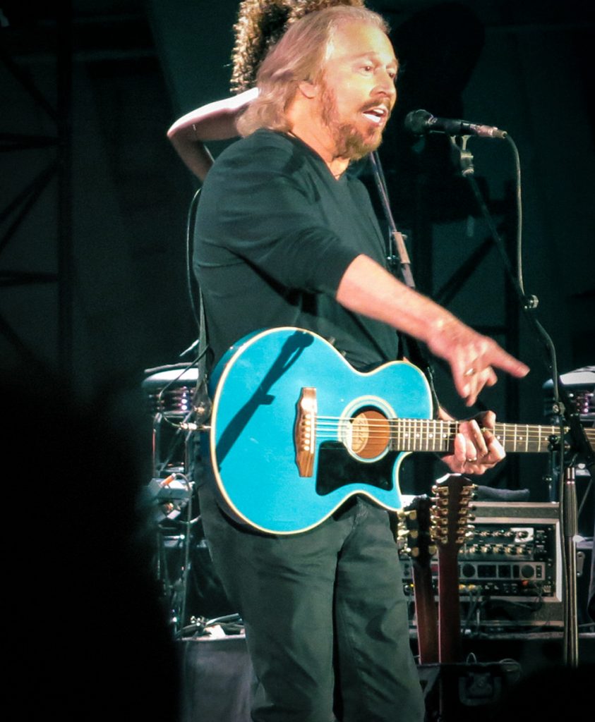 barry gibb 2014, concert performance, singing, australian singer, the bee gees, older