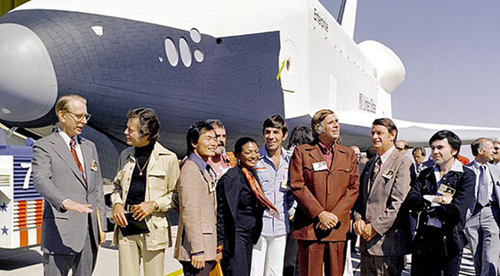 star trek cast 1976, shuttle enterprise, dr james c fletcher, deforest kelley, bones dr mccoy, george takei, star trek sulu, james doohan, star trek scotty, nichelle nichols, star trek lt uhura, leonard nimoy, vulcan spock, gene roddenberry, congressman don fuqua, walter koenig, star trek pavel chekov