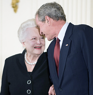 olivia de havilland 2008, president geroge w bush, national endowment for the arts, national medal of the arts, english american actress, academy award winning actress