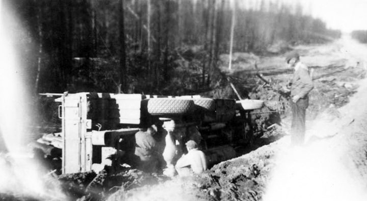 1940s alaskan highway construction, 1942 alaska highway road crew repairs, 1940s british columbia history