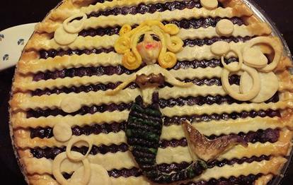 mermaid design pie crust, creative pie dough recipes, creative baking recipes, my way is the pie way designs, karen scully pie recipes, decorative pie crusts 