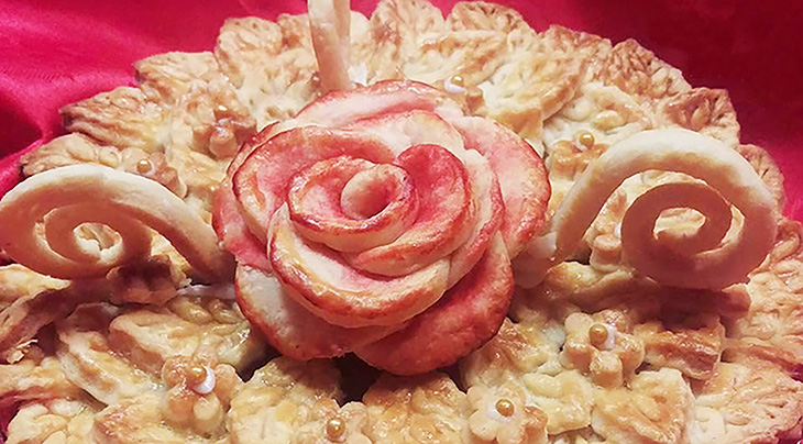 rose salted caramel apple pie crust, apple pies, creative pie dough recipes, creative baking recipes, my way is the pie way recipe, karen scully pie recipes, decorative pie crusts 