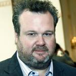eric stonestreet birthday, born september 9th, american comedian, emmy awards, character actor, tv shows, sitcoms, modern family cameron tucker, csi crime scene investigation, movies, father vs son, identity thief