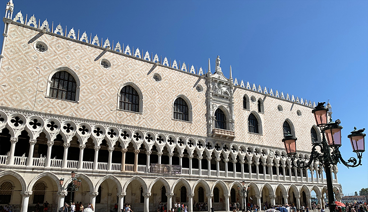 doges palace, venice, italy, venetian gothic architecture, piazza san marco, st marks square, sculptures, lion of st mark, quatrefoil design