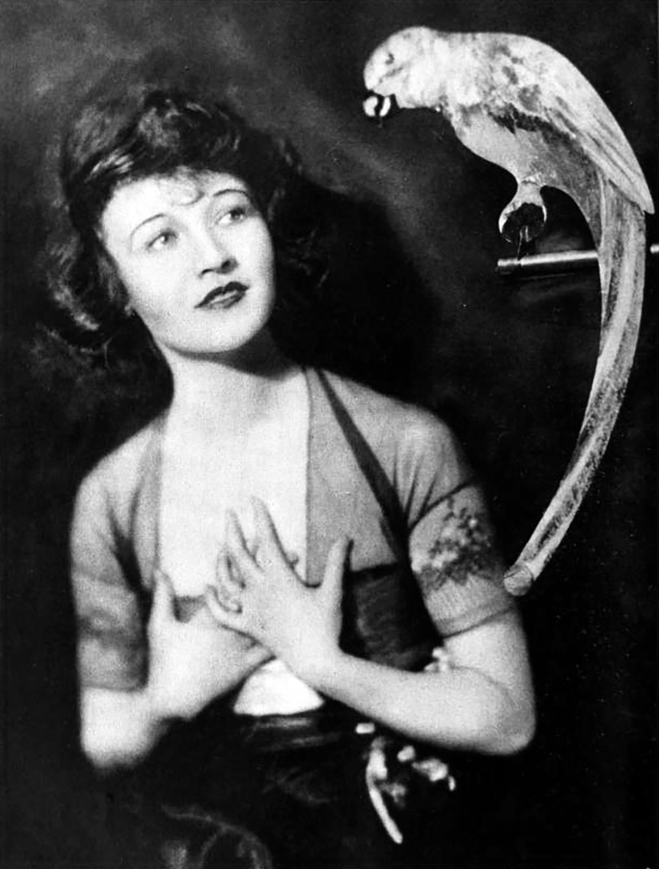 parrot, pet bird, family pets, betty compson, american actress, silent films, silent movie star, 1924, photo by alfred cheney johnston